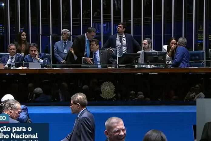 veja-reacao-de-alcolumbre-apos-rejeicao-de-messias-ao-stf.-video