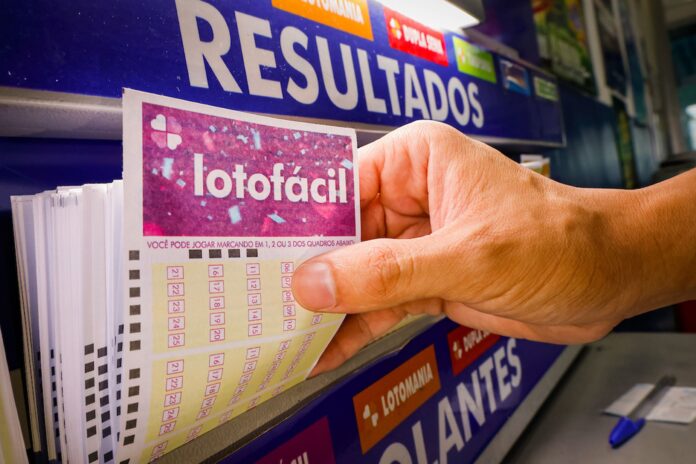 loterias:-confira-os-numeros-da-lotofacil-3673-sorteados-hoje-(29/4)