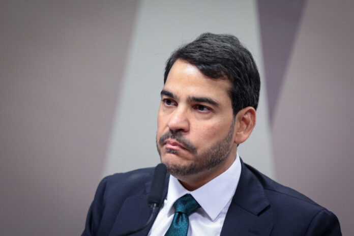 messias-faz-gesto-a-jaques-wagner-apos-suposta-traicao:-“amigo”