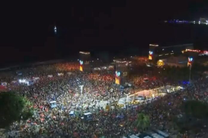 drones-mostram-praia-de-copacabana-lotada-para-megashow-de-shakira