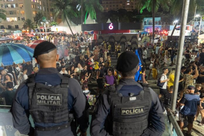 mulher-e-presa-apos-roubar-28-celulares-no-show-da-shakira-no-rio