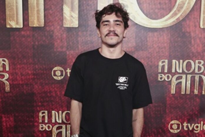 ator-de-avenida-brasil-virou-pai-solo-apos-perder-esposa-para-doenca-rara