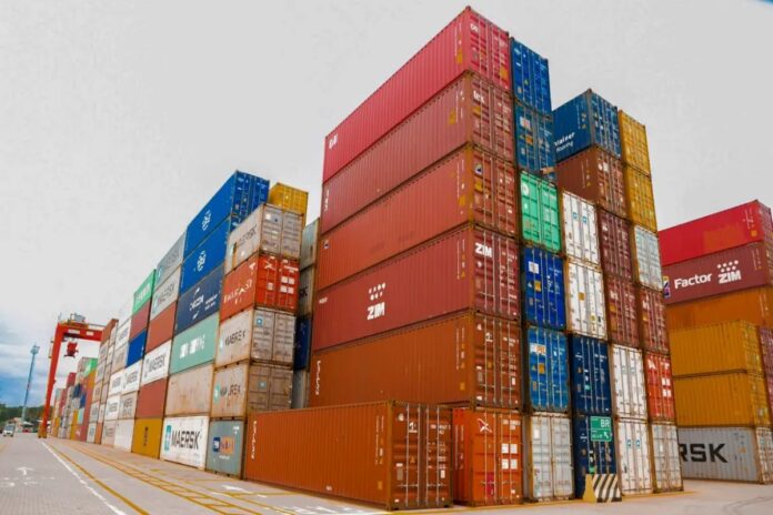 balanca-comercial-tem-superavit-de-us$-10,5-bilhoes-em-abril