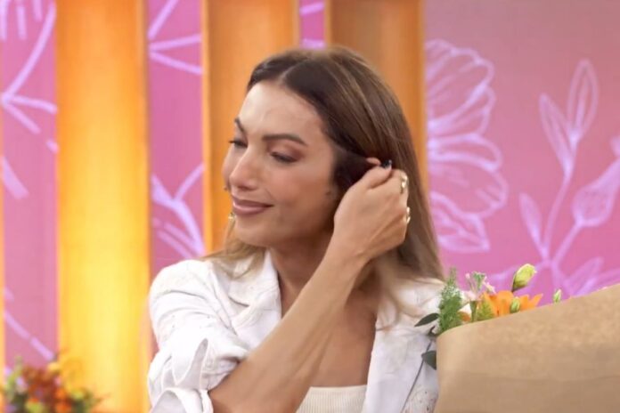 patricia-poeta-chora-ao-vivo-com-recado-do-filho,-que-estava-internado
