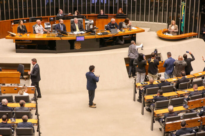 sessao-na-camara-homenageia-pmdf-e-destaca-investimentos-do-gdf-na-seguranca-publica