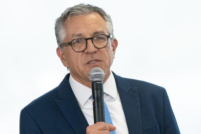 padilha:-anvisa-analisa-videos-de-pessoas-“bebendo”-ype-e-pode-adotar-medidas