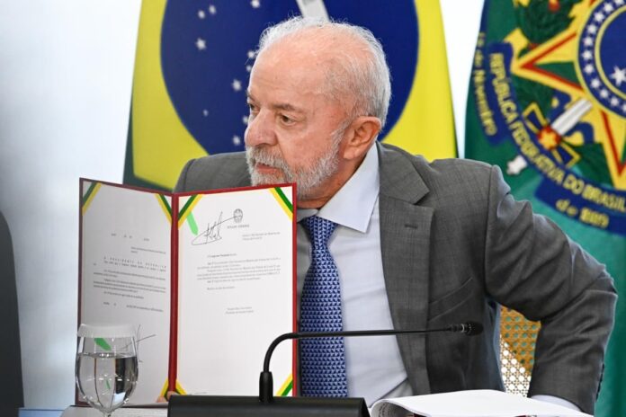 em-homenagem-as-vitimas-da-covid-19,-lula-culpa-governo-bolsonaro-por-mortes