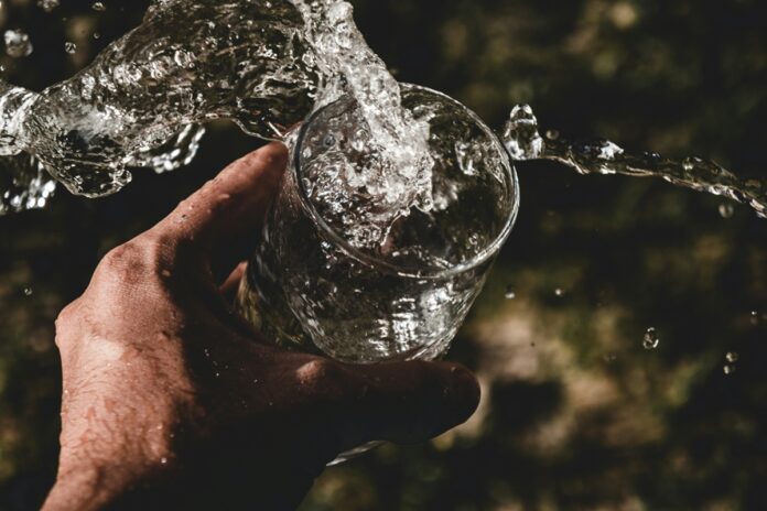 nao-bebe-agua-em-dias-frios?-confira-dicas-para-se-manter-hidratado