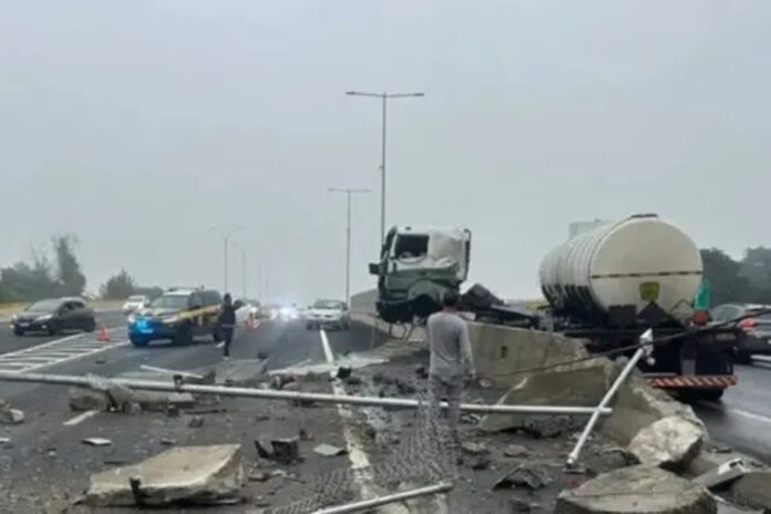 motorista-perde-controle-de-carreta-e-invade-pista-contraria-na-br-116.-veja-video
