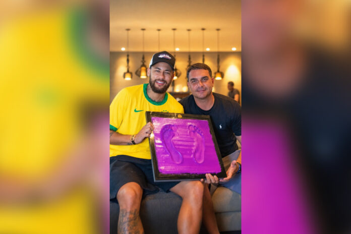 direita-em-festa:-eduardo-e-flavio-bolsonaro-comemoram-neymar-na-copa