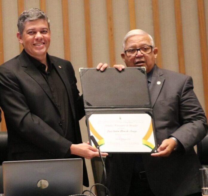 daniel-donizet-concede-titulo-de-cidadao-honorario-de-brasilia-a-luiz-carlos-pires-de-araujo