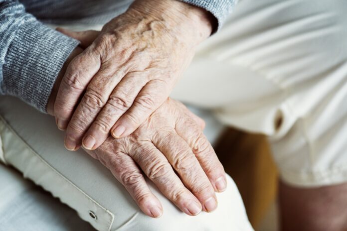 conheca-sete-adaptacoes-domesticas-para-idosos-com-parkinson