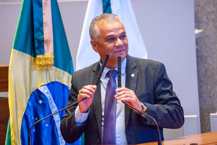 “em-qualquer-situacao,-ficarei-com-celina”,-afirma-deputado-pastor-daniel-de-castro
