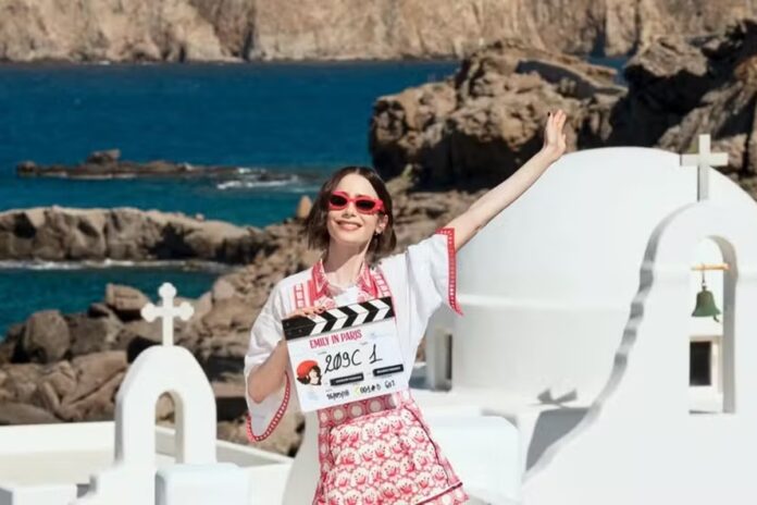 lily-collins-se-despede-da-serie-emily-in-paris:-“capitulo-final”