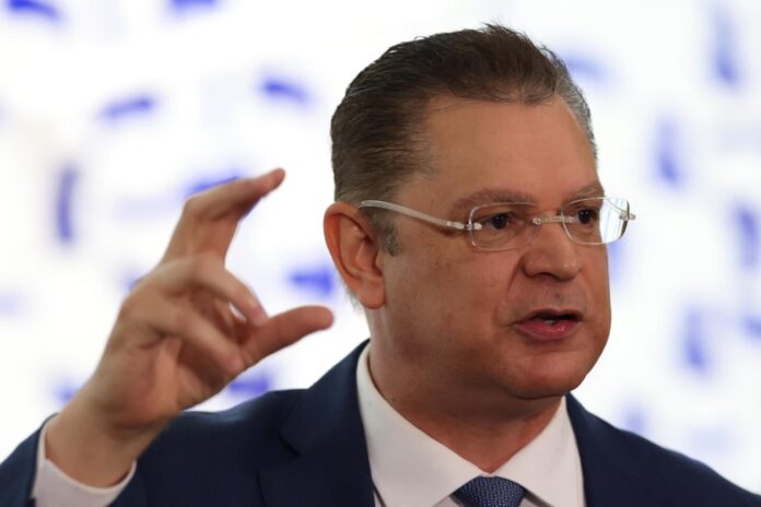 lider-do-pl:-decisao-da-italia-sobre-zambelli-e-“alerta-internacional”
