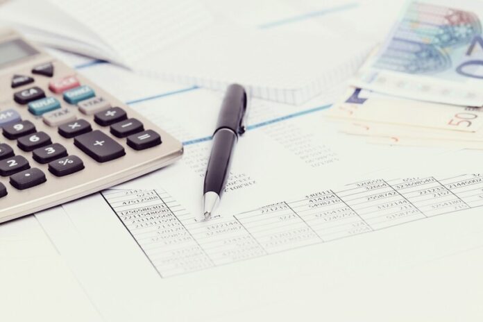 educacao-financeira:-trabalhador-pode-simular-valores,-prazos-e-juros-de-consignado-com-nova-calculadora-de-emprestimos-da-serasa-experian