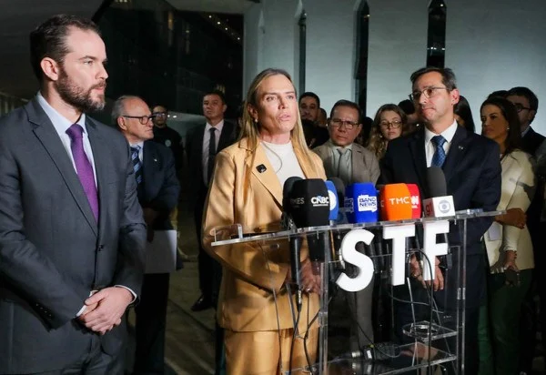 governadora-celina-leao-conserta-estrago-bilionario-deixado-por-ibaneis-e-ph-no-brb