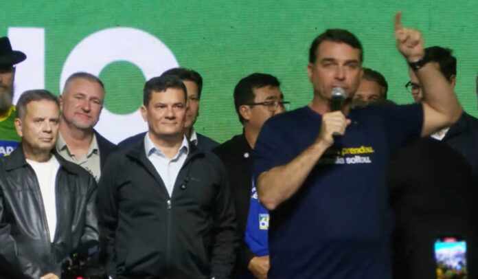 flavio-diz-que-lula-“foi-lamber-a-bota”-de-trump-em-encontro-nos-eua
