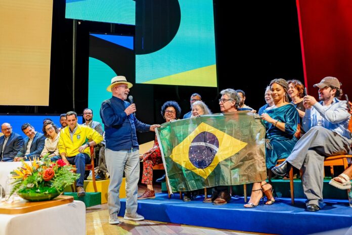 lula-defende-esquerda-de-verde-e-amarelo-na-copa-contra-“fascistas”