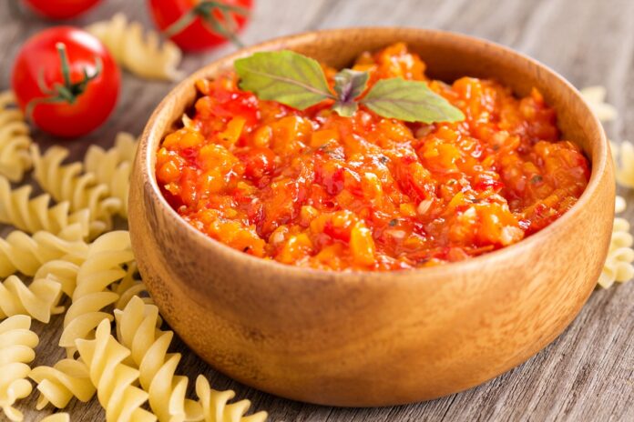 saiba-por-que-incluir-refogado-de-alho,-cebola-e-tomate-no-dia-a-dia