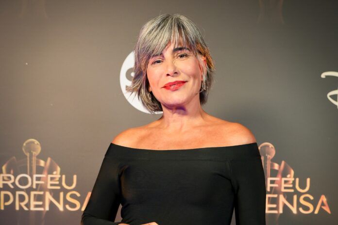 aos-62-anos,-gloria-pires-estreia-como-diretora-de-teatro.-saiba-mais