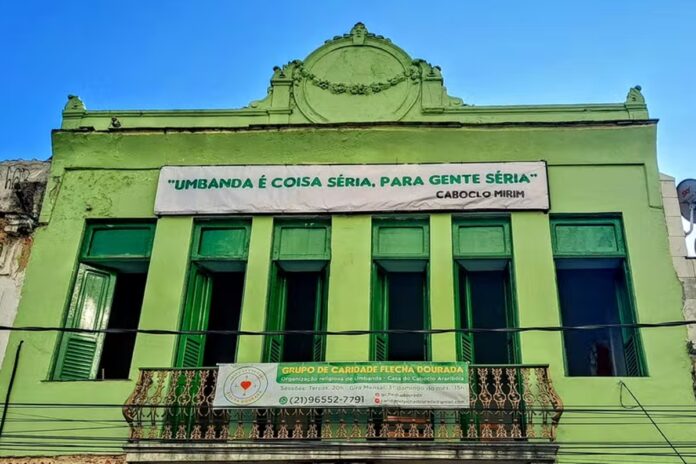 criminosos-invadem-terreiro-de-umbanda-no-rio-e-furtam-fiacao-eletrica