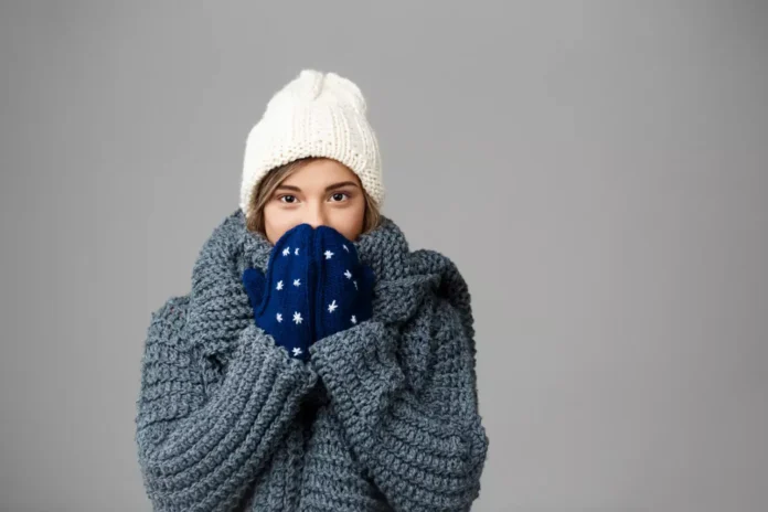 frio-impulsiona-campanha-do-agasalho-no-df,-que-aposta-em-‘cabides-solidarios’-para-ampliar-doacoes
