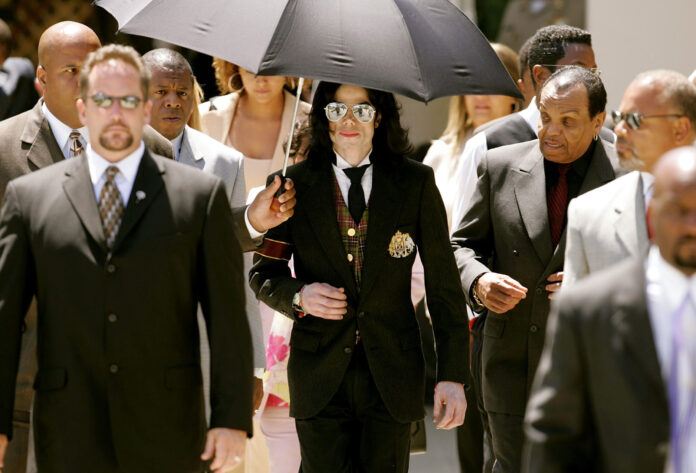 michael-jackson:-veja-fotos-historicas-do-julgamento-revisitado-em-doc