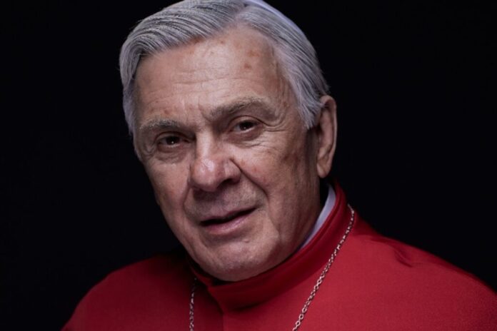 zecarlos-machado-fala-do-desafio-de-viver-bento-xvi-no-teatro