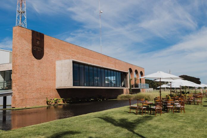 vinicola-brasilia-leva-rotulos-do-cerrado-e-experiencias-enoturisticas-para-a-expovitis-brasil-2026