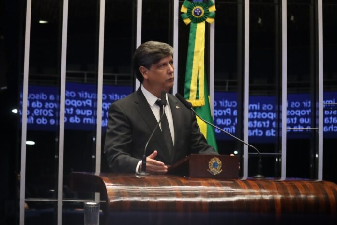 febrac-defende-especificidades-do-setor-de-servicos-no-debate-sobre-o-fim-da-escala-6×1