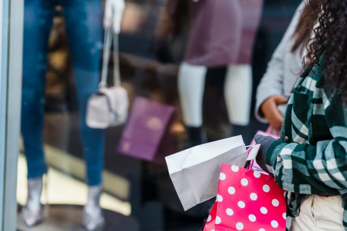 jornada-do-consumidor-e-cada-vez-mais-hibrida-entre-online-e-fisico