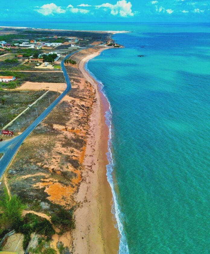 praia-das-barreiras-reforca-vocacao-turistica-de-camocim-nas-ferias-de-julho 