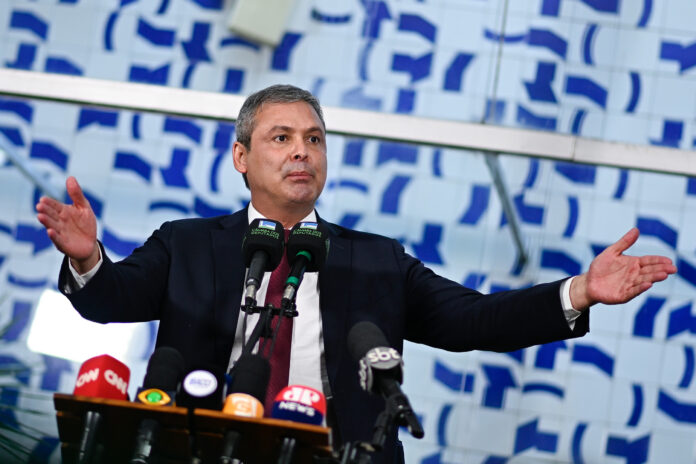 apos-carta,-lindbergh-pede-revogacao-da-prisao-domiciliar-de-bolsonaro