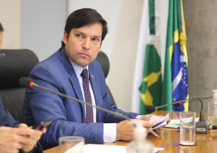 deputado-roberio-negreiros-propoe-tornozeleira-rosa-para-agressores-de-mulheres-no-df