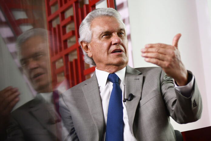caiado-ataca-lula-e-flavio-por-tarifas:-“chega-de-negociar-de-joelhos”