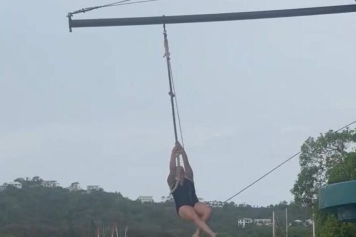 veja-momento-em-que-turista-lesiona-regiao-intima-em-cruzeiro