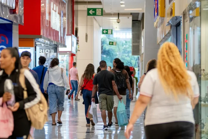 comercio-do-df-fecha-acordo-e-muda-salarios,-escalas-e-beneficios-dos-trabalhadores