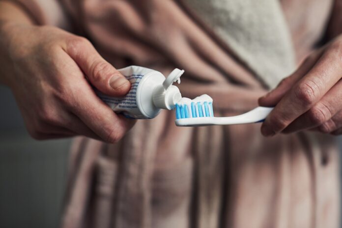 gripe-e-outras-infeccoes-podem-antecipar-troca-da-escova-de-dentes