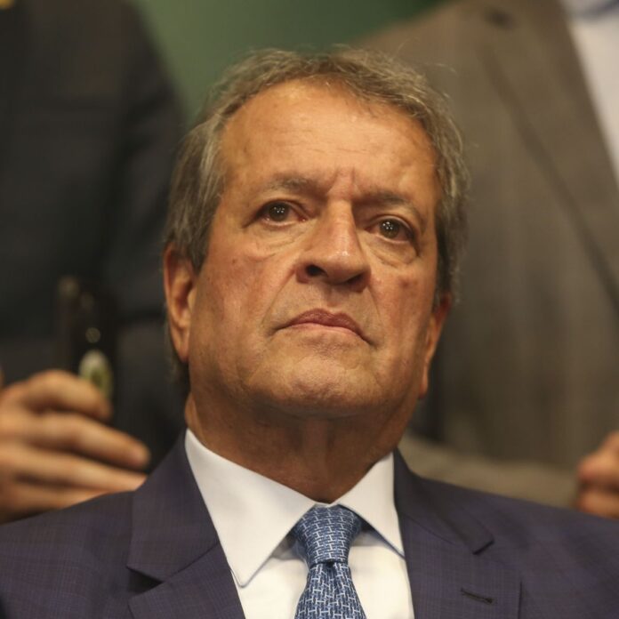 planalto-age-para-isolar-flavio-bolsonaro,-mas-divisoes-internas-no-pl-ameacam-aliancas-em-estados-chave