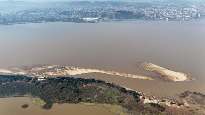 rs:-guaiba-atinge-cota-de-alerta-e-6-rios-seguem-em-nivel-de-inundacao