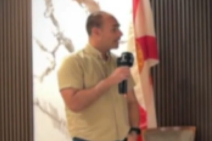 eduardo-chora-ao-citar-prisao-e-ameaca-kim:-“vontade-de-dar-porrada”