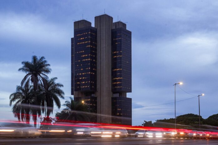 focus:-mercado-projeta-selic-a-13,75%-ate-fim-de-2026-e-inflacao-menor
