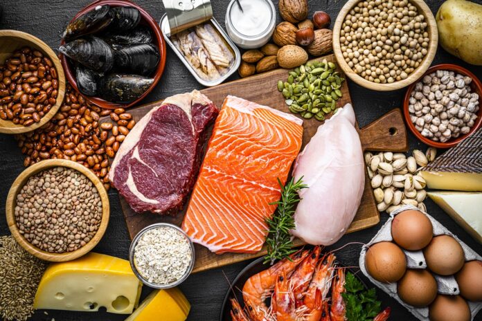 comer-menos-proteina-retarda-o-envelhecimento,-aponta-estudo-amplo