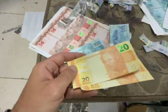 “barraco-da-moeda”:-policia-fecha-grafica-de-notas-falsas-do-cv-no-rio