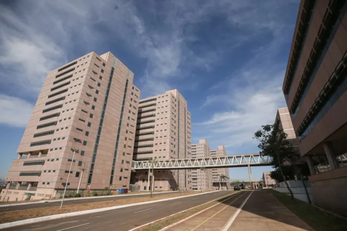 celina-confirma-cronograma-para-ocupacao-do-centro-administrativo-do-df
