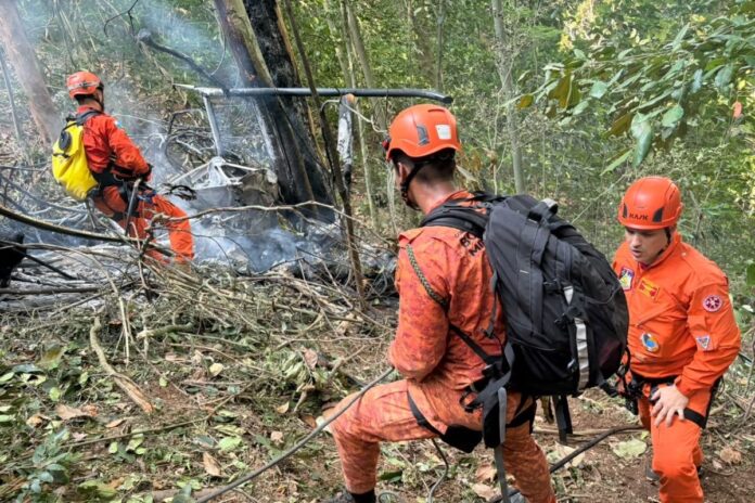 helicoptero-cai-em-area-de-mata-no-rio-e-deixa-ao-menos-4-mortos