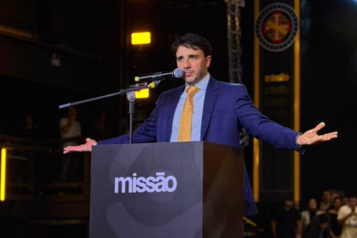 em-congresso,-renan-santos-chama-moro-de-“um-rato,-fraco,-derrotado”
