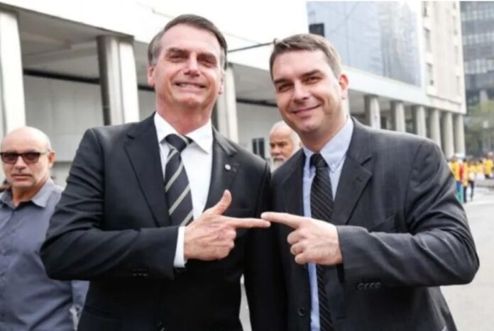 proibido-de-visitar-o-pai,-flavio-bolsonaro-escreve-carta:-“ate-breve”