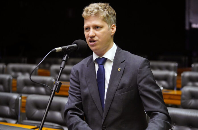 marcel-van-hattem-assume-2o-lugar-no-ranking-de-vaquinhas-eleitorais-e-lidera-entre-candidatos-ao-senado